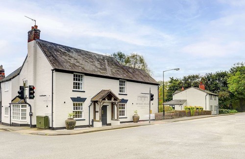 Henley-in-Arden House | Boutique bedroom within guesthouse