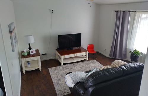 Logan House | Beautiful bedroom - shared bathroom