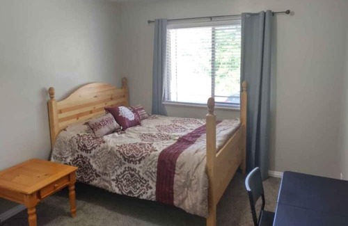 Logan House | Beautiful bedroom - shared bathroom