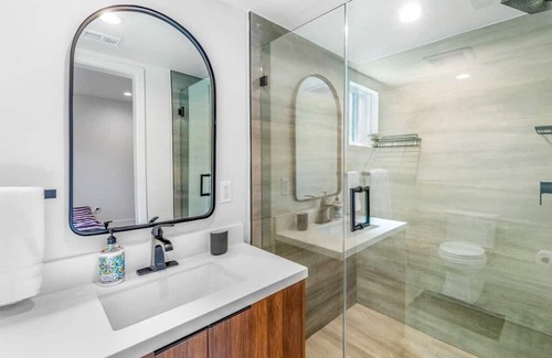 Sherman Oaks Apartment | Gated Spacious Townhouse In Prime location