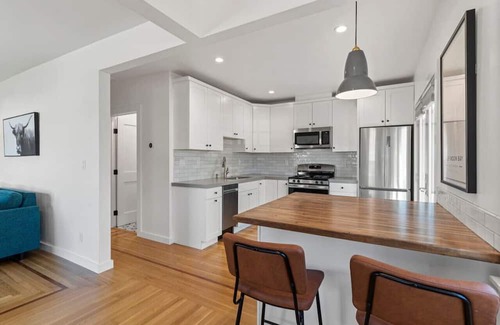 Half Moon Bay Cottage | Elle's Place 2 Blocks from Main Street