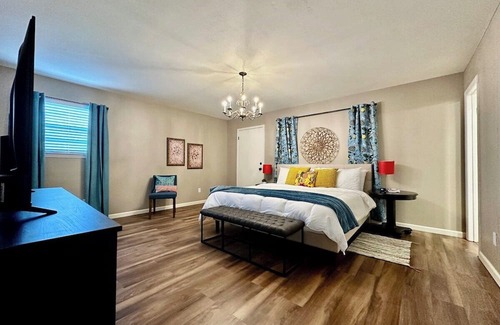 Reservoir House | Near it all! 2700 SqFt 1-level w/4 Comfy Kings!