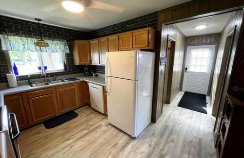 Saratoga Springs House | Saratoga Lake Home with Private Dock. Minutes to Saratoga Springs!