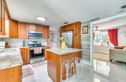 Lutz House | Single-Story Home w/ Pool + Yard ~ 14 Mi to Tampa!