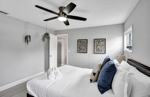 Coconut Creek House | 5 bedroom Family Home with heated pool