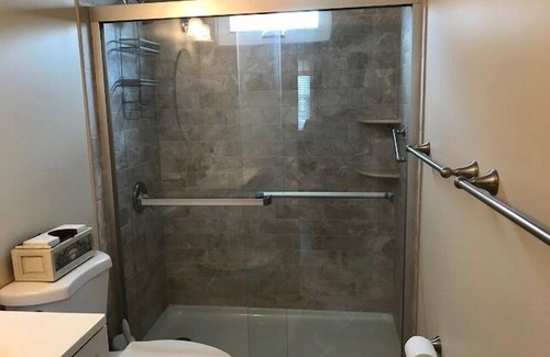 Stone Harbor Cottage | This home is situated close to the Bird Sanctuary, Clarke's Market and a seafood market and breakfast eatery. Just a quick walk to the beach.