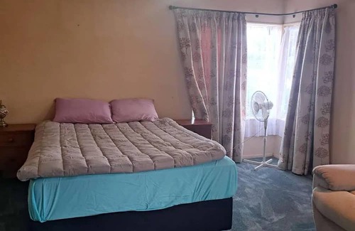 Te Rapa House | Sunny 4 bedrooms house with Free Wi-Fi