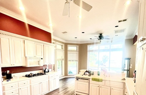 Orange Park House | Explorer Queen Room on Doctors Lake