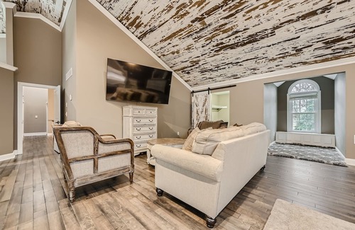 Lake Shore House | 4BR Home with Pool on the Magothy River Pasadena