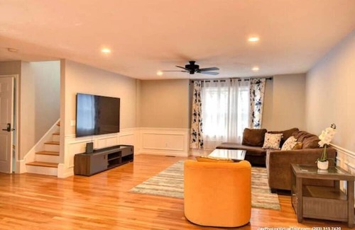 Webster Square House | Entire home with master bedroom