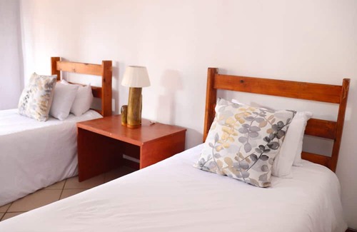 Garsfontein Cabin | Umnotho We Afrika House