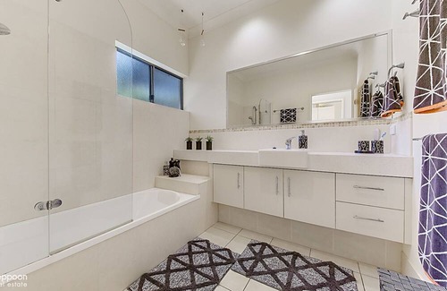 Yeppoon House | POOL WITH SEAVIEWS AND ENDLESS ENTERTAINING
