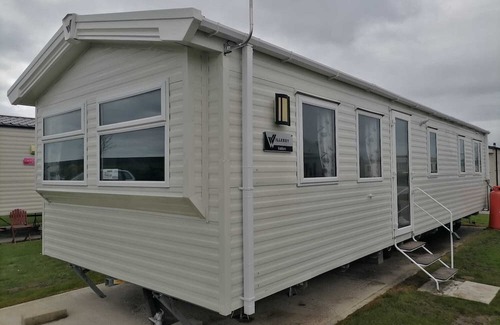 Dymchurch House | Ivy cottage - Parking and outdoor area (D/F)