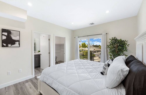 East Hollywood House | Hollywood Haven with Griffith Observatory & Hollywood Sign View