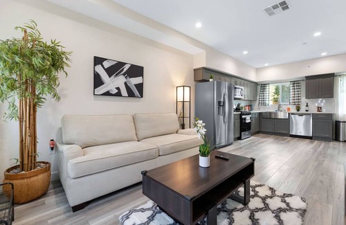 East Hollywood House | Hollywood Haven with Griffith Observatory & Hollywood Sign View