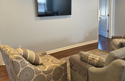 Getty Square Apartment | Less than 30 minutes from Manhattan - Cozy 2 bedroom in downtown Yonkers!
