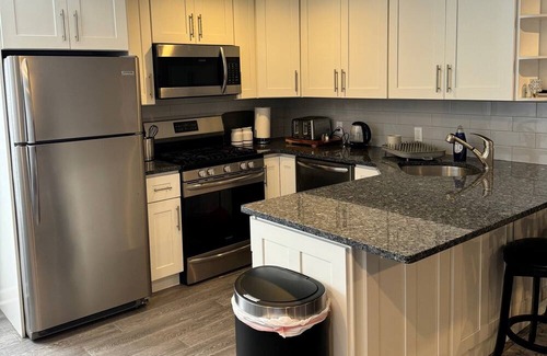 Getty Square Apartment | Less than 30 minutes from Manhattan - Cozy 2 bedroom in downtown Yonkers!