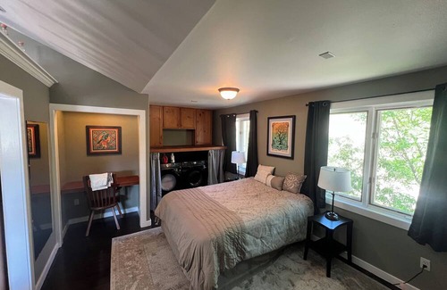 Idledale House | Creekside with a Crystal Garden on Beer Creek