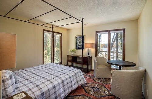 Gainesville Cabin | Luxury Lake Home Retreat on Private 1 Acre lot in Quiet Cove