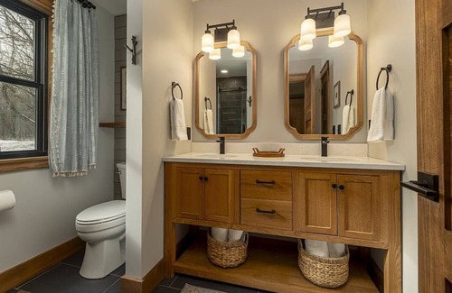 Carbondale Cabin | Retreats/Family Reunions- Stay at Tulipwood Cabins