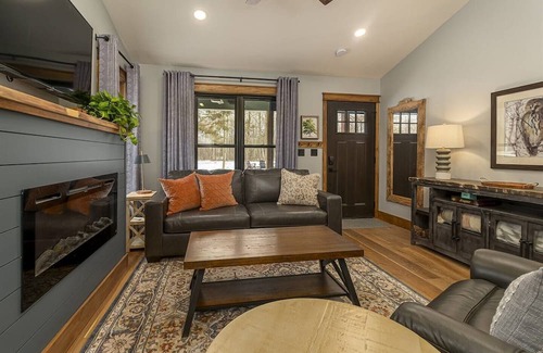 Carbondale Cabin | Retreats/Family Reunions- Stay at Tulipwood Cabins