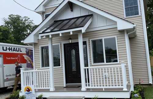 Villas House | Lovely Beach house 1.5 blocks from the best sunsets. Family sized amenities.