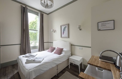 Campden Apartment | Marvellous Kensington Studio