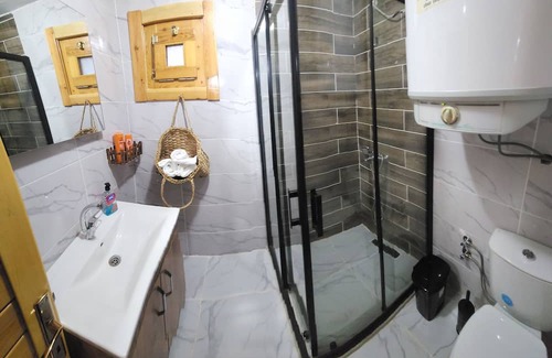 Yalova Ski Chalet | Pet friendly, Sea View Chalet 15 minutes to the beach. 44m2
