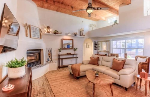 Civano House | Renewal Retreat in quaint neighborhood where comfort, style & recreation meet.