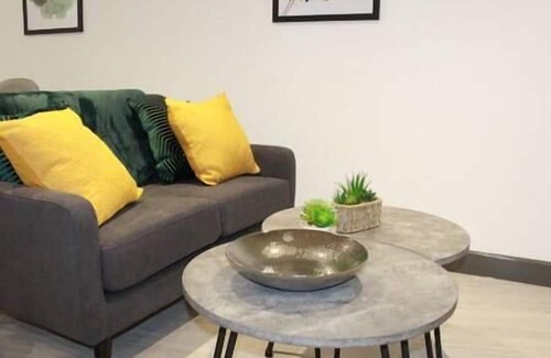 Hillsborough Apartment | Cosy 1 Bed Retreat - Free On Street Parking