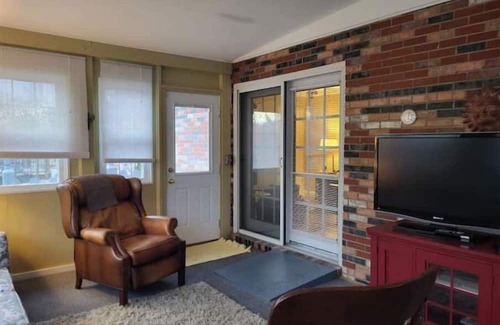 Cape Girardeau House | Comfortable family home for 12+ with chair lifts