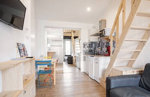 Villeneuve-sur-Lot Villa | Villa 'Des Palmiers' with Private Terrace, Wi-Fi and Air Conditioning