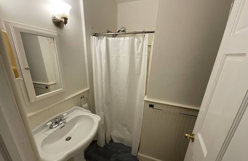 Poughkeepsie Apartment | Downtown Loft. In Poughkeepsie. Walking distance to Civic Center. Pet friendly