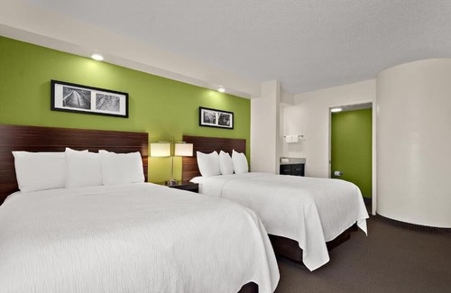 Wesley Chapel House | Business Trip: 3 Units in Tampa Hotel w/ Work Space, Free Parking & Breakfast