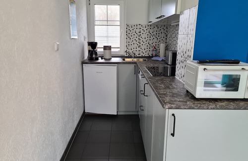 Joachimsthal House | Holiday Home 'Bungalow Blau 2 Schlafzimmer' with Private Terrace, Shared Garden and Wi-Fi