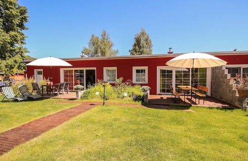 Joachimsthal Apartment | Apartment 'Bungalow Grün 2 Schlafzimmer' with Private Terrace, Shared Garden and Wi-Fi