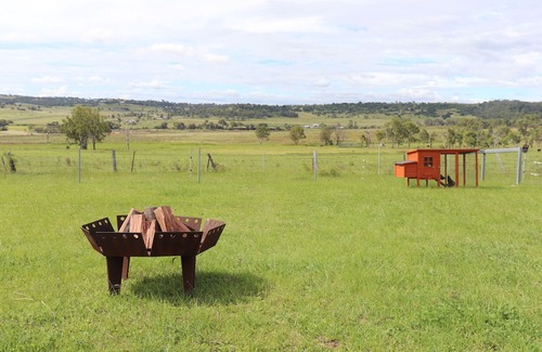 Cranley Cabin | Cosy Farm Stay. Minutes from Toowoomba Bypass