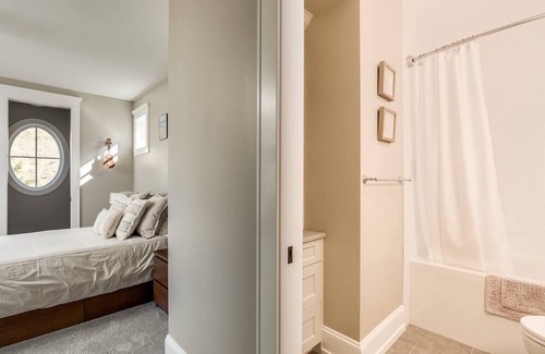Southwest Mission House | This house is a 3 bedroom(s), 3.5 bathrooms, located in Kelowna, BC.