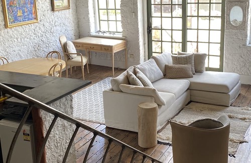 Upper Wakefield Apartment | Stunning and Spacious Loft-Style Apartment in Historic Auburn