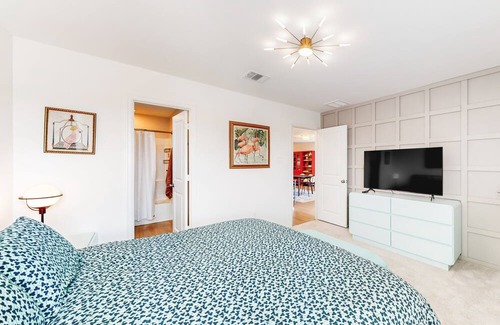 Willis House | Stylish & spacious getaway with large fenced yard & W/D - near lakes & golf
