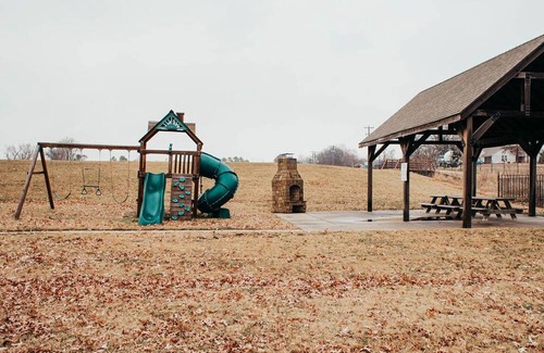 Owasso House | 3000 sqft, Garage Parking, BIG Kitchen, KING Bed