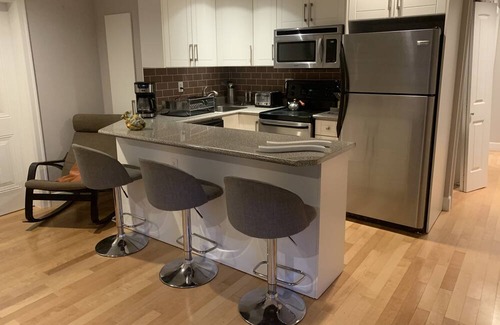 Upper Lonsdale Apartment | A Cozy suite in the heart of North Vancouver - Close to Lonsdale Ave.