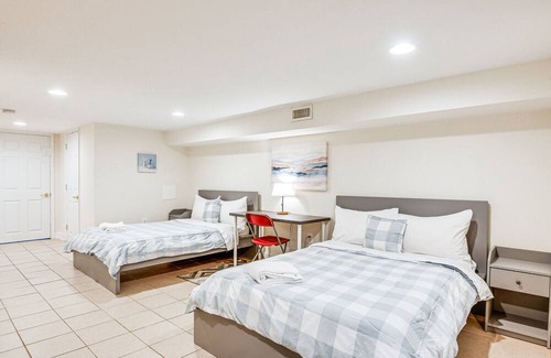 Hopkins Bayview House | Bright Townhome: Walk to Johns Hopkins Bayview!