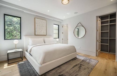 The Flats House | Marvelous 6-Bedroom Gated Estate in Beverly Hills w/ Movie Theater&Wellness Spa