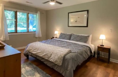 Sawyer House | Sawyer Sanctuary - New Hot tub!