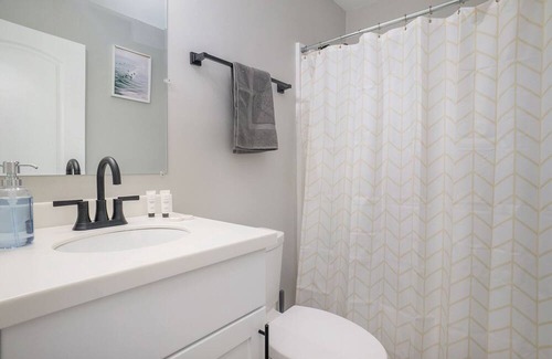 Bayview Apartment | Hillside Cove - Anchor Suite