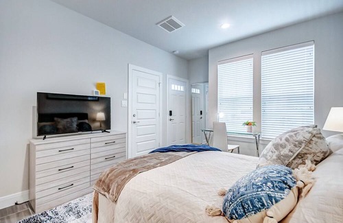 South Main House | Guesthouse/Private Room: Med Center & NRG Houston