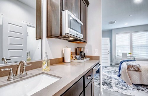 South Main House | Guesthouse/Private Room: Med Center & NRG Houston