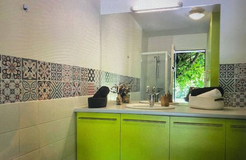 Saint-Morillon House | Vacation Home "Gite D'ici Et D'Ailleurs" with Shared Heated Pool, Private Terrace & Wi-Fi