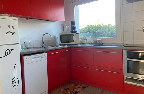 Saint-Morillon House | Vacation Home "Gite D'ici Et D'Ailleurs" with Shared Heated Pool, Private Terrace & Wi-Fi